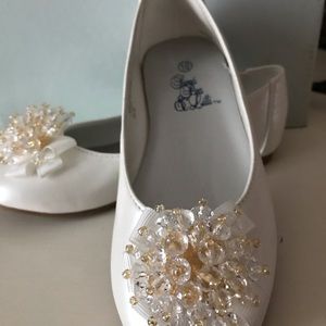 Beautiful ivory girl shoes size 10